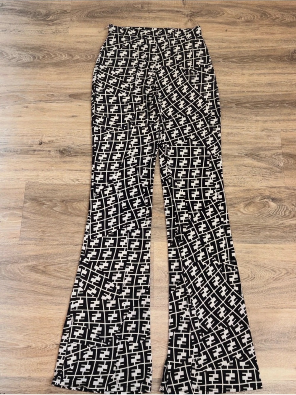 Monochrome Logo-Print Top and Pants Set - Black & White - Picture 5 of 6